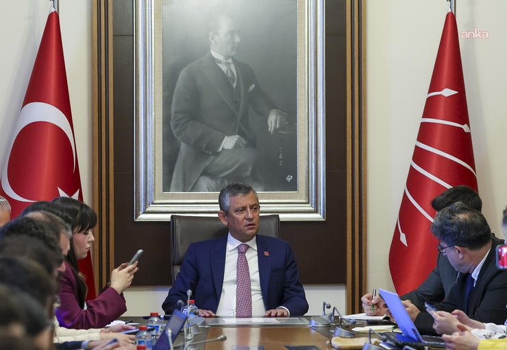 CHP’nin seçilmiş lideri Özgür Özel, partisindeki kurultay tartışmalarıyla ilgili “Sokağa