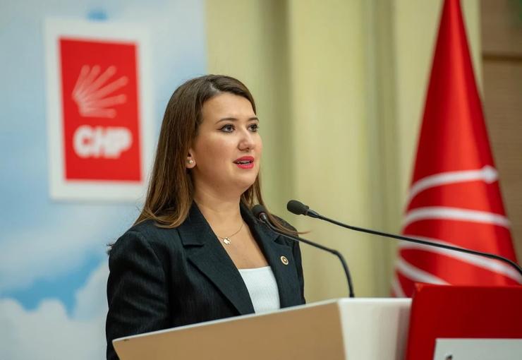 CHP İzmir Milletvekili Gökçe Gökçen, Genel Merkez'deki odasına 'Hain Kemal'
