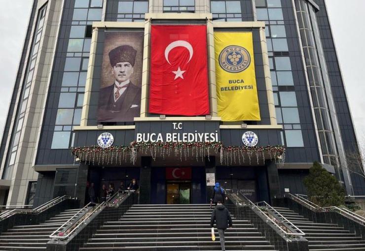 İçişleri Bakanlığı'ndan yapılan açıklamada, "İzmir Buca Belediye Başkanı Görkem Duman,