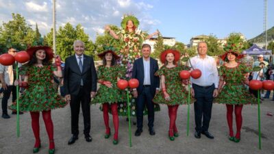 Kemalpaşa'da vatandaşlarla ve esnafla buluşan İzmir Büyükşehir Belediye Başkanı Dr.