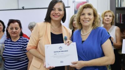 Karabağlar Belediyesi Nokta İleri Yaş Alma Merkezi'nde sürdürülen eğitim, sosyal
