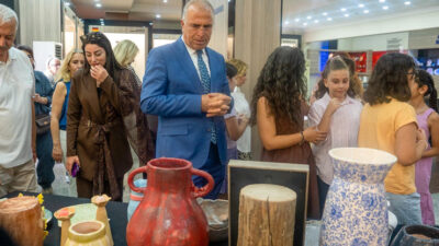 Gaziemir Belediyesi’nin seramik kursiyerlerinin yıl boyunca hazırladığı eserler, düzenlenen yıl