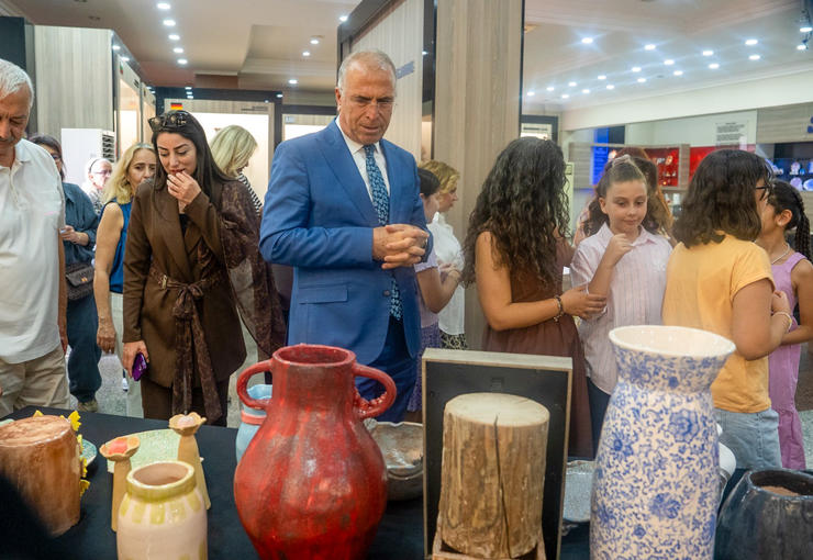 Gaziemir Belediyesi’nin seramik kursiyerlerinin yıl boyunca hazırladığı eserler, düzenlenen yıl