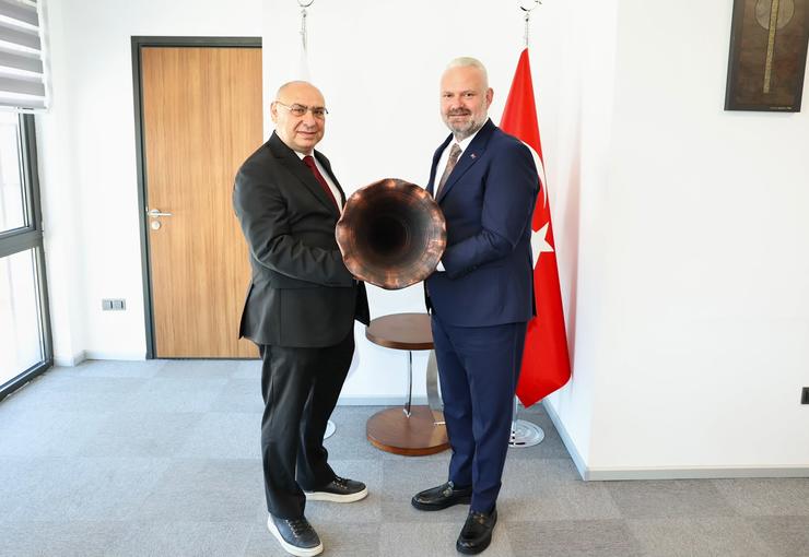 Menemen'de doğalgazı olmayan mahalleler için çok önemli bir adım atıldı.