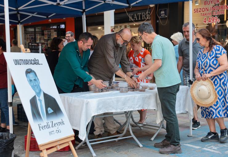 Konak Belediyesi, merhum Manisa Büyükşehir Belediye Başkanı Ferdi Zeyrek’in vefat