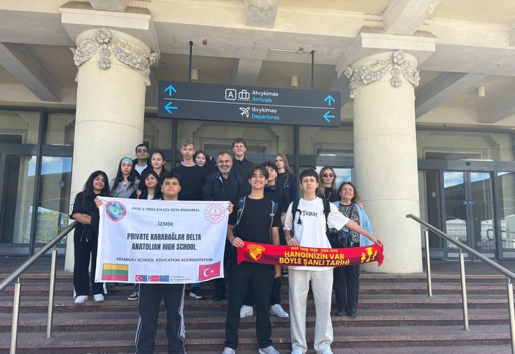 Özel Karabağlar Delta Anadolu Lisesi öğrencileri ve öğretmenleri, Erasmus+ projesi