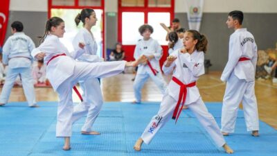 Gaziemir Belediyesi’nin düzenlediği taekwondo kursuna katılan 81 sporcu, 2026 Yılı
