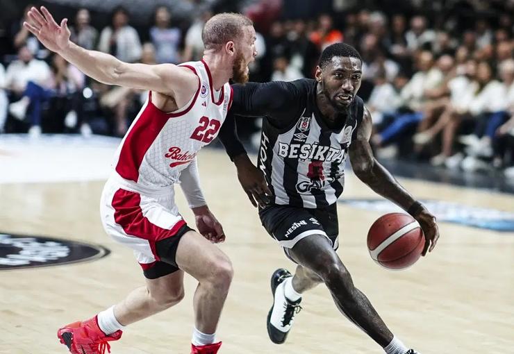 Beşiktaş GAİN, Basketbol Süper Ligi'nin yarı final serisi beşinci maçında