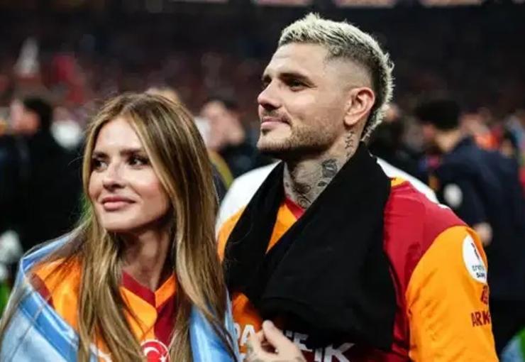 Süper Lig ekiplerinden Galatasaray ile yeni sözleşme görüşmeleri devam eden