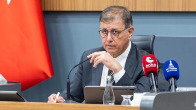 İzmir Büyükşehir Belediyesinin sürdürülebilir ulaşımı genç istihdamıyla buluşturduğu Bisicab araçlarının