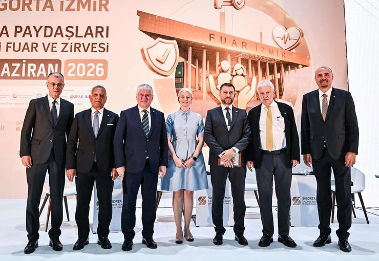 Sigorta İzmir’de bir araya gelen sektörün önde gelen temsilcileri, dijitalleşmeden