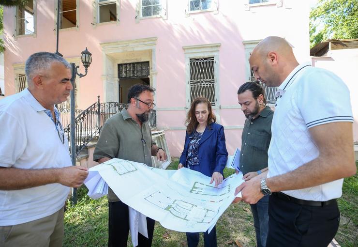Karşıyaka Belediye Başkanı Yıldız Ünsal, 30 Ekim İzmir depreminde aldığı
