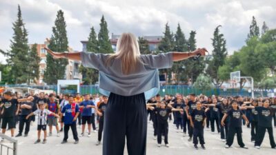 İzmir Büyükşehir Belediyesi tarafından hayata geçirilen “Hareket Et, Eğlen, Güçlen”