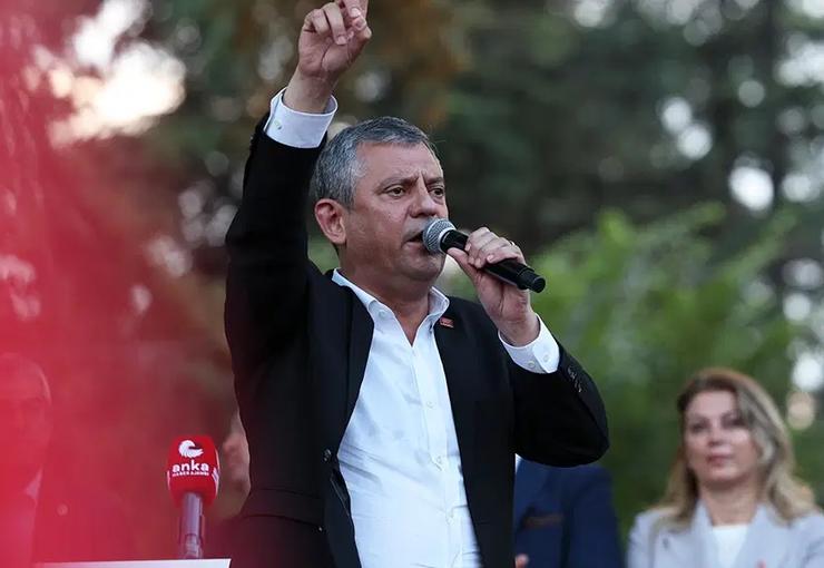 CHP lideri Özgür Özel, "yeni parti" iddiaları hakkında konuştu. Özel,