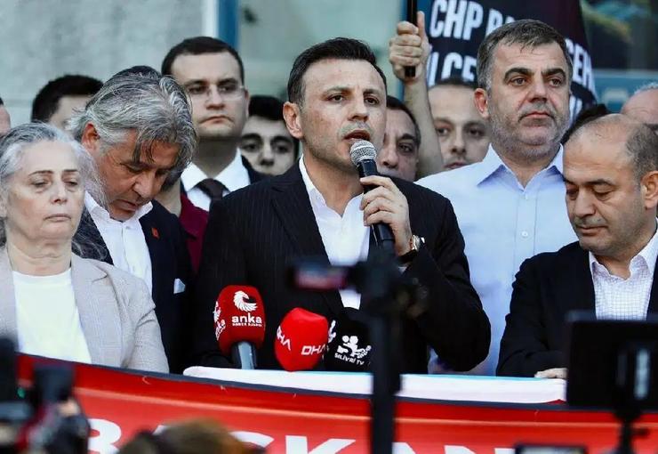 Silivri ve Beylikdüzü belediyelerine yönelik operasyonlara tepki gösteren CHP İstanbul