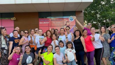 Menderes Belediyesi’nin zumba dersleri dolu dizgin devam ediyor. 