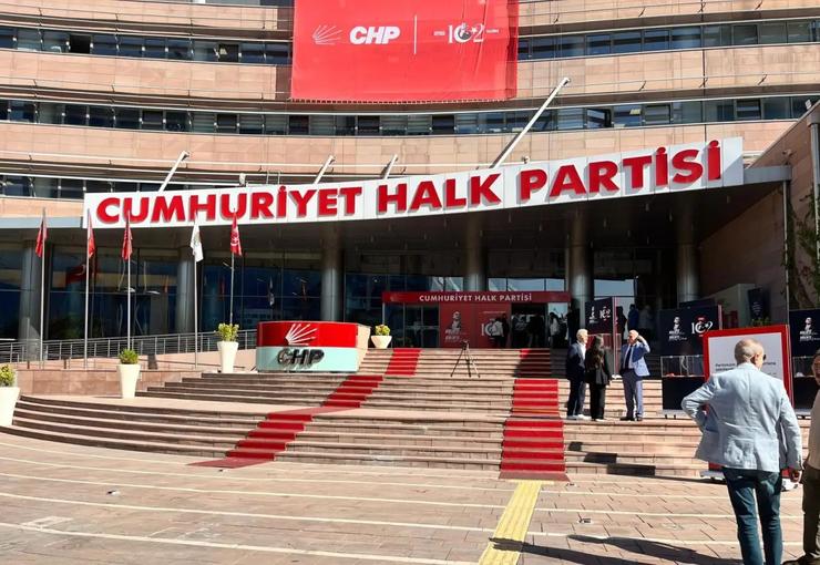 CHP'de olağanüstü kurultay için toplanan 900'e yakın delege imzası, parti