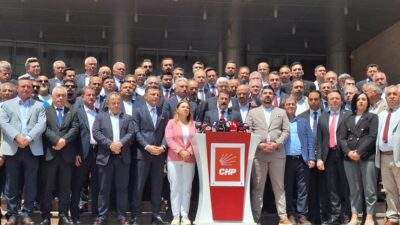 CHP’de partinin seçilmiş yönetimini destekleyen 74 il başkanı, 833 delegenin