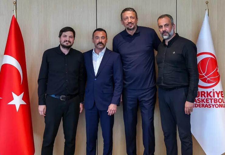 Galatasaray MCT Technic yöneticileri, Türkiye Basketbol Federasyonu (TBF) Başkanı Hidayet