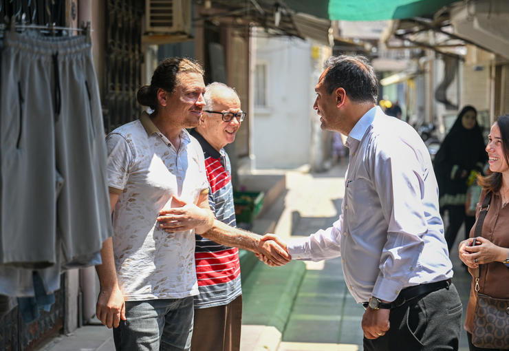 Mahalle ziyaretleri ve saha denetimlerini aralıksız sürdüren Bornova Belediye Başkanı