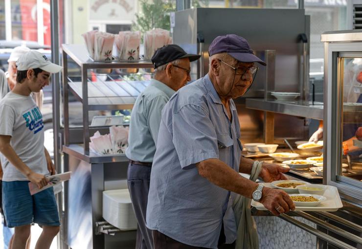 İzmir Büyükşehir Belediye Başkanı Dr. Cemil Tugay’ın seçim vaatleri arasında