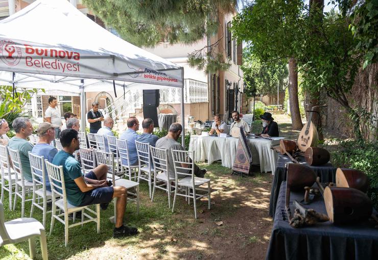 Bornova Belediyesi tarafından Atatürk Kitaplığı Bahçesi’nde düzenlenen “Çalgı Yapım Tanıtım