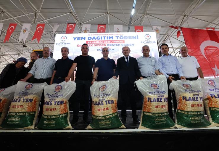 Denizli Büyükşehir Belediyesi, hayvancılıkla uğraşan üreticilere yönelik yem desteği programını