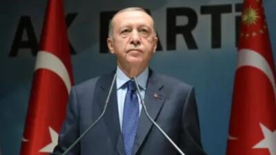 Cumhurbaşkanı Erdoğan, AK Parti'nin kritik toplantısında kurmaylarına sert mesajlar verdi.