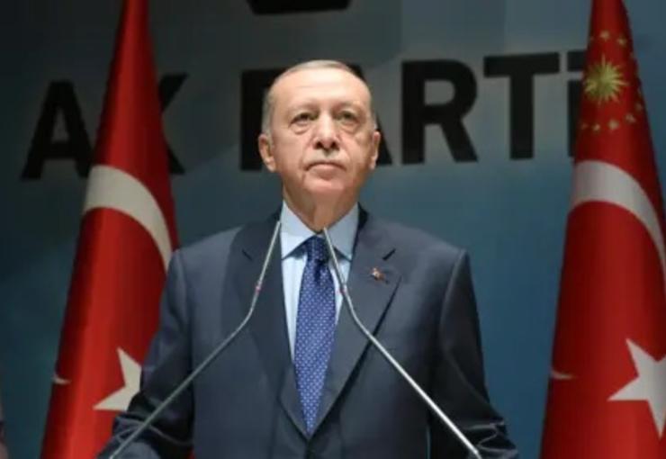 Cumhurbaşkanı Erdoğan, AK Parti'nin kritik toplantısında kurmaylarına sert mesajlar verdi.