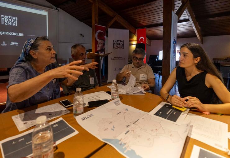 İzmir Büyükşehir Belediyesi’nin katılımcı yerel yönetim anlayışıyla yürüttüğü Yurttaş Meclisleri’nin