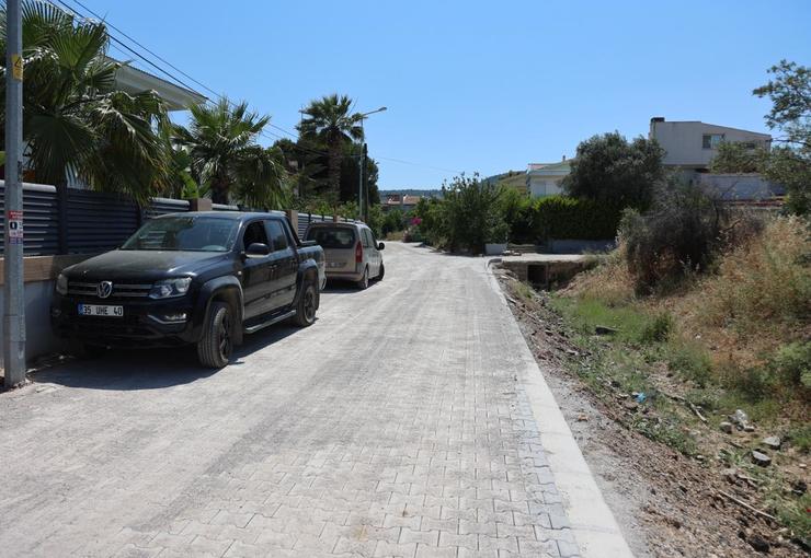 Urla Belediyesi, yol yenileme çalışmalarını kapsamlı bir yatırım programıyla sürdürüyor.