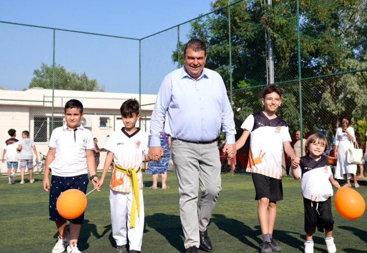 Seferihisar Belediyesi, çocukların ve gençlerin yaz tatilini sporla, eğitimle ve