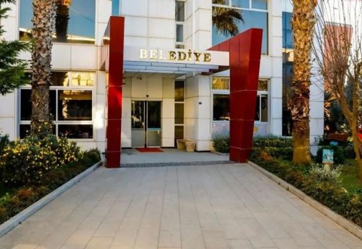 İzmir’in Balçova ve Seferihisar ilçelerinde CHP’li belediyelere yönelik operasyon kapsamında