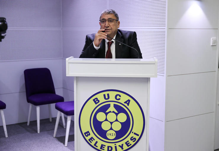 Buca Belediyesi’nde göreve başlayan zabıta memurları için düzenlenen törende konuşan