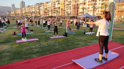 Konak Belediyesi’nin Kordon’daki çim alanda düzenlediği “Genç Ruh, Mutlu Beden”