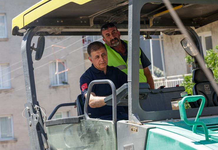 İzmir Büyükşehir Belediye Başkanı Dr. Cemil Tugay, yaz aylarında kent