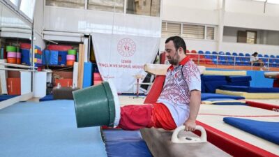 İzmir Büyükşehir Belediye Spor Kulübü’nün down sendromlu milli sporcusu Alper