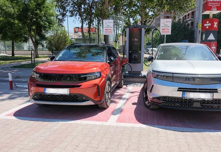 Bayraklı Belediyesi, elektrikli araç kullanıcılarına yönelik önemli bir yatırımı daha