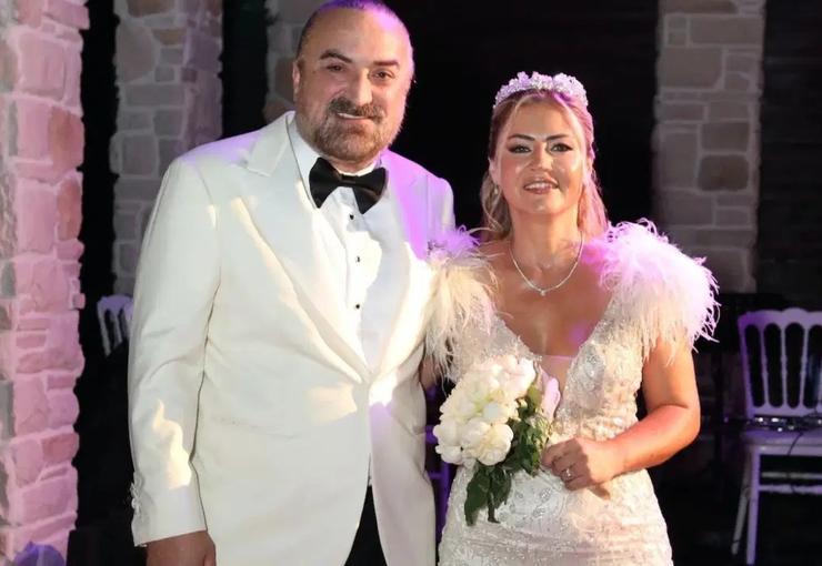 Geçtiğimiz yıl yaşamını yitiren usta sanatçı Volkan Konak'ın eşi Selma