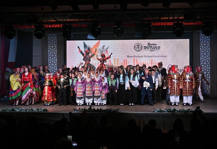 Manisa Büyükşehir Belediyesi Konservatuvarı tarafından düzenlenen Halk Dansları Gala Gecesi,