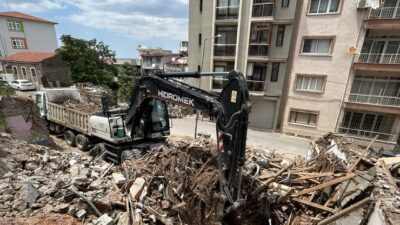 Konak Belediyesi, güvenlik tehdidi oluşturan ve kent estetiğini bozan metruk