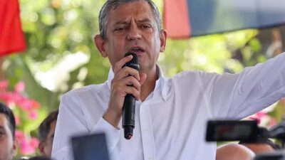 CHP lideri Özgür Özel, "yeni parti" tartışmalarıyla ilgili "Vatandaşlarımızı dinlemeye,