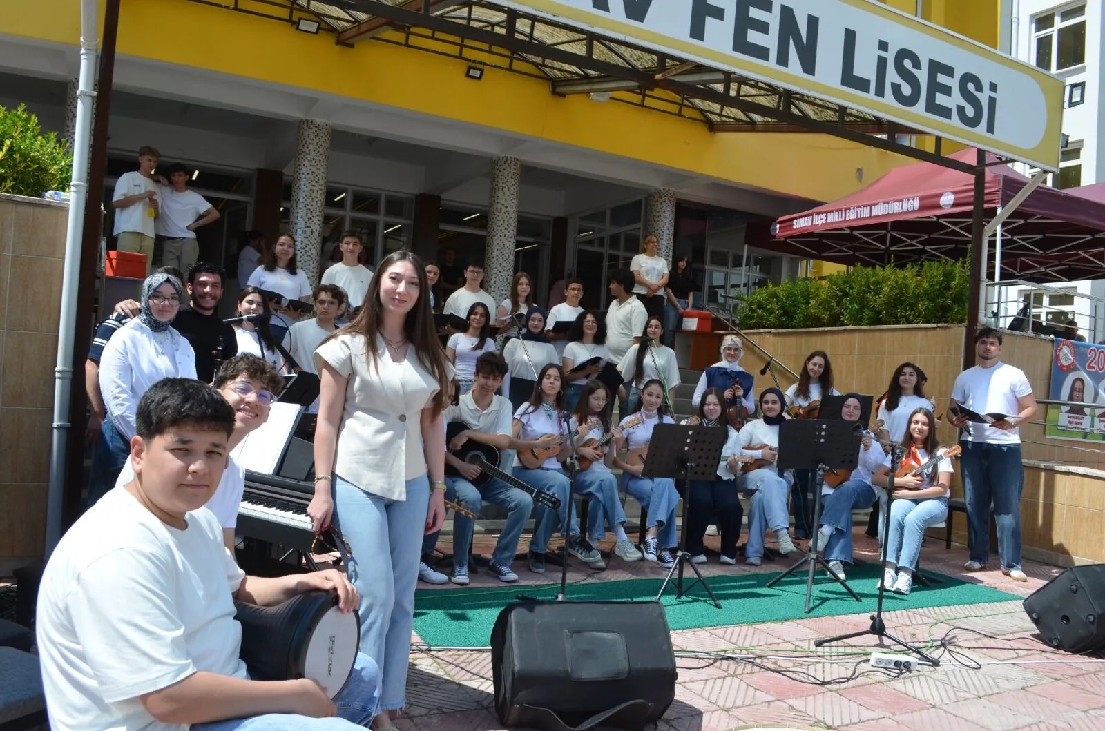 Kütahya’nın Simav ilçesinde, üniversite adayı öğrencilerin “Umutları gerçekleştiren okul” olarak