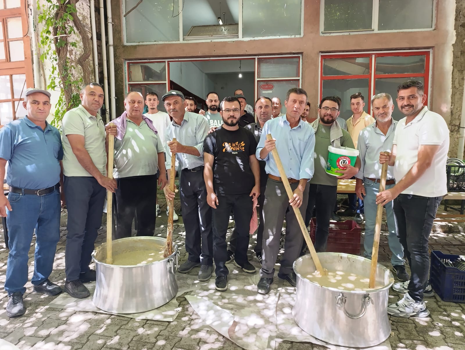 Manisa’nın Gördes ilçesine bağlı Kayacık mahallesinde bu yıl yapılan hayır
