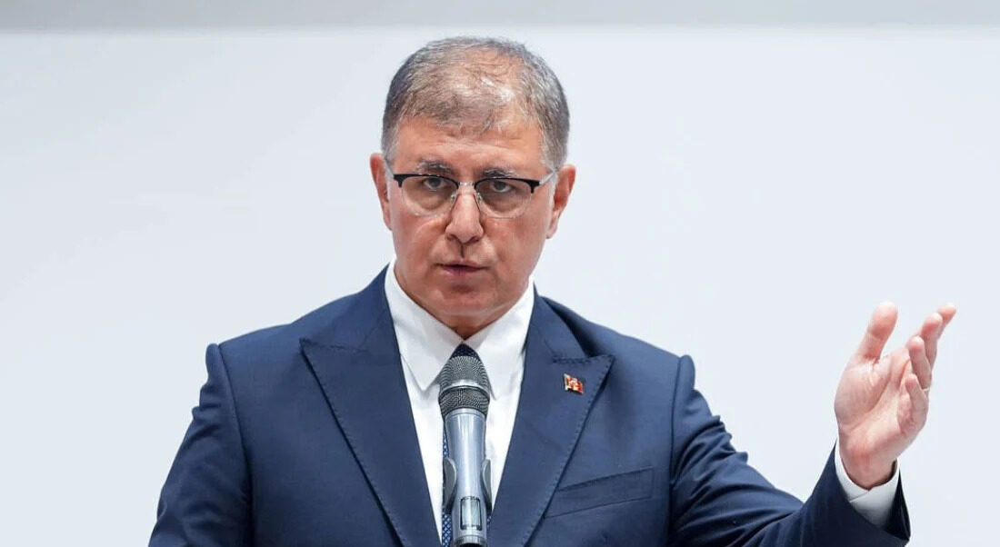 İzmir siyasetinde taşlar yerinden oynadı. İzmir Büyükşehir Belediye Başkanı Cumhuriyet