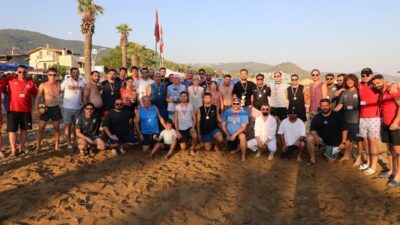 Menderes Belediyesi’nin ilkini düzenlediği Plaj Voleybolu Turnuvası Özdere sahilinde gerçekleştirildi.
