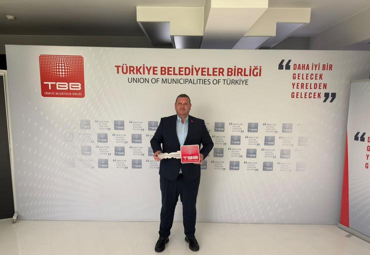 Menderes Belediyesi, Başkan İlkay Çiçek döneminde kurulan yeni araç filosuna