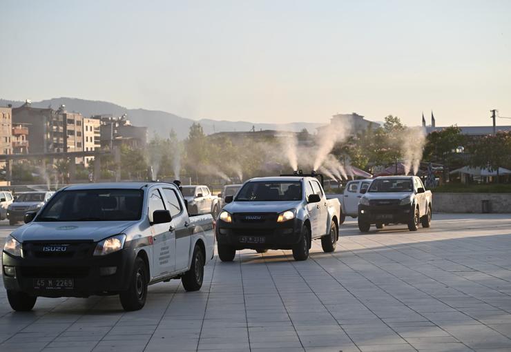 Manisa Büyükşehir Belediyesi, Salihli’de halk sağlığını korumak ve yaz aylarını