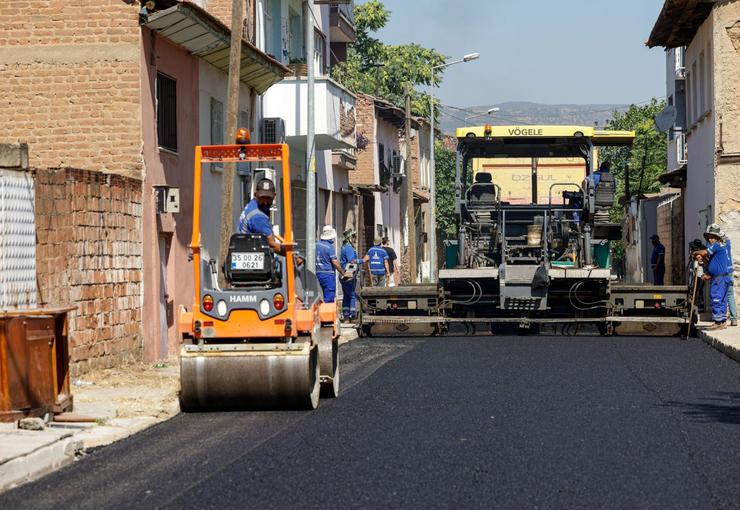 İzmir Büyükşehir Belediyesi, Küçük Menderes Havzası'nda ilçe merkezlerindeki cadde ve