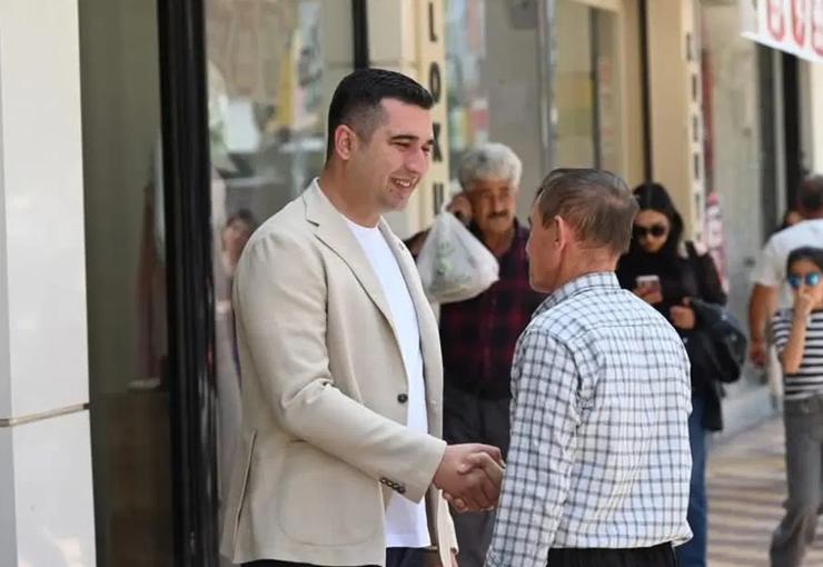 Osmaniye'nin Kadirli ilçesinin CHP'li Belediye Başkanı Mustafa Mert Olcar ve